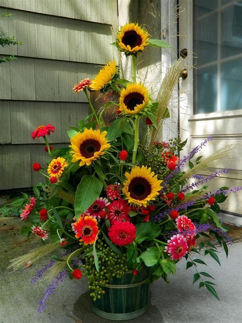 Picture Of Sunflower Arrangements | Sunflower arrangements, Summer flower arrangements, Alter ...