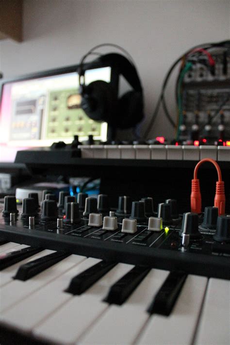 5 Best Synthesizers For Beginners | Music Central