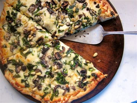 Mushroom Spinach Pizza – RasoiTime