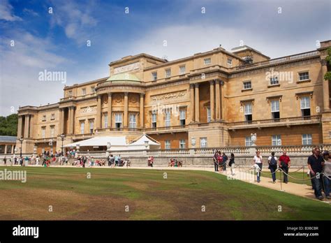 Rear of Buckingham Palace, London, England UK Stock Photo - Alamy