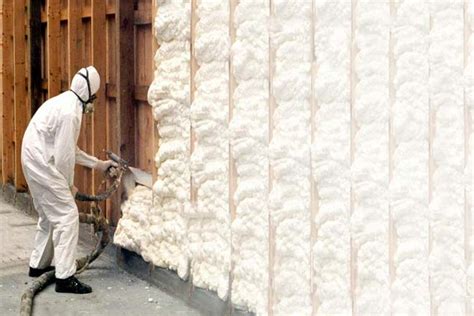 Fiberglass Insulation vs Spray Foam Insulation - Difference and Comparison | Diffen