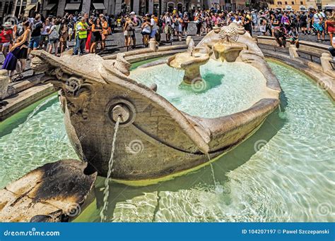 Fontana della Barcaccia editorial photography. Image of august - 104207197