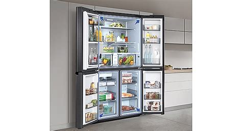 29 cu. ft. Smart 4-Door Flex™ refrigerator with Family Hub™ and Beverage Center in Stainless ...