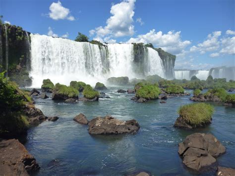 Iguazu Falls, The Stunning Waterfall in Argentina / Brazil - Traveldigg.com