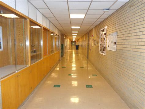 Empty School Hallway – Photos Public Domain