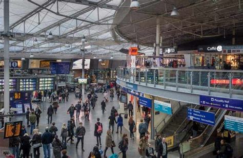 Manchester Piccadilly Train Station - Times, Postcode, Map