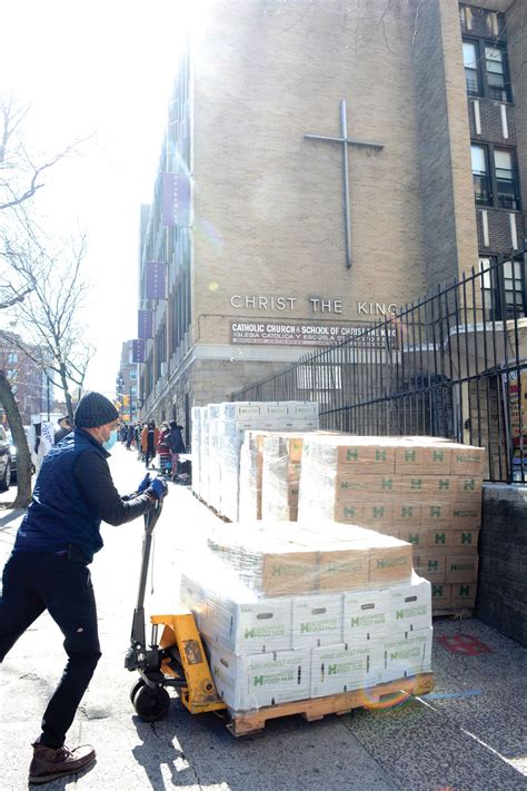 Catholic Charities Brings Food to Grateful Bronx Parish Community | Catholic New York