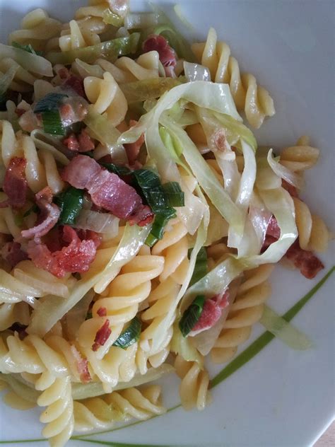 Love, Thyme and Honey: Cabbage Bacon Pasta