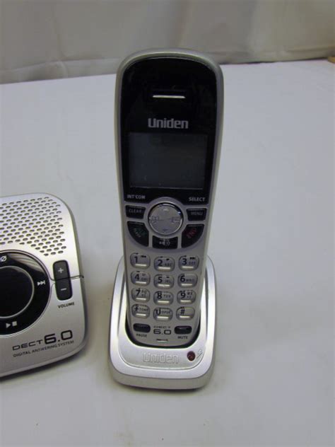 Lot Detail - UNIDEN CORDLESS PHONE WITH 3 HANDSETS