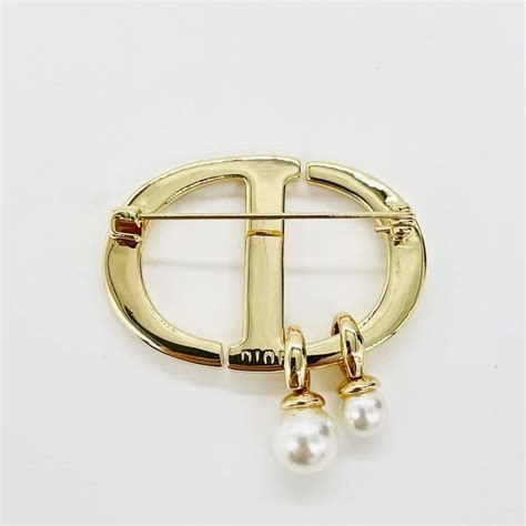 GUCCI Pearl Double G Heart earrings – BACALLI – Luxury Consignment