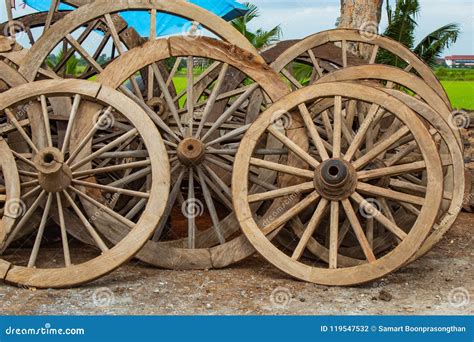 The Old Wooden Wagon Wheels Stock Photo - Image of retro, oldfashioned: 119547532