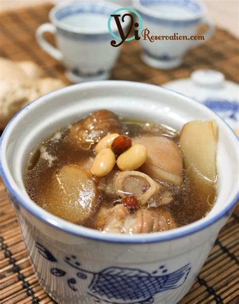 Winter Skin Savior – Chestnut with Pork Feet Soup (黃豆栗子豬手湯) | Yi Reservation