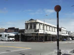 Backpacker Hostels in Greymouth from $10 | Compare Deals 2024