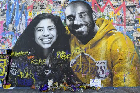 Paying their respects - Kobe Bryant tribute: Honoring an NBA legend - Pictures - CBS News