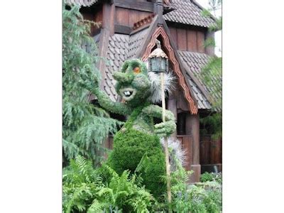 Topiary Garden - 40 Pics | Curious, Funny Photos / Pictures