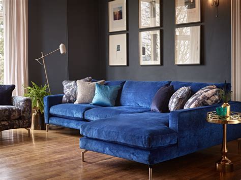 30+ Velvet Sofa Living Room Ideas – DECOOMO