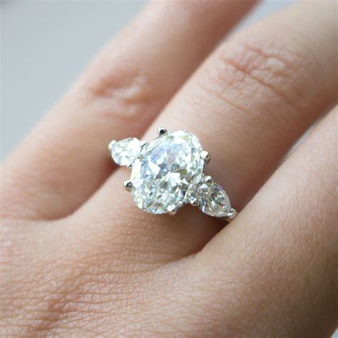 Great Guide to Oval Cut Diamond Engagement Rings