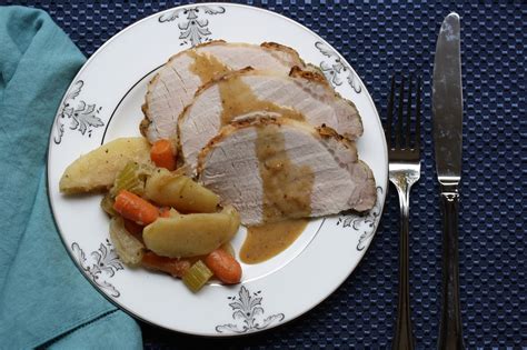 Hot Dinner Happy Home: Pork Loin Roast with Apple Gravy