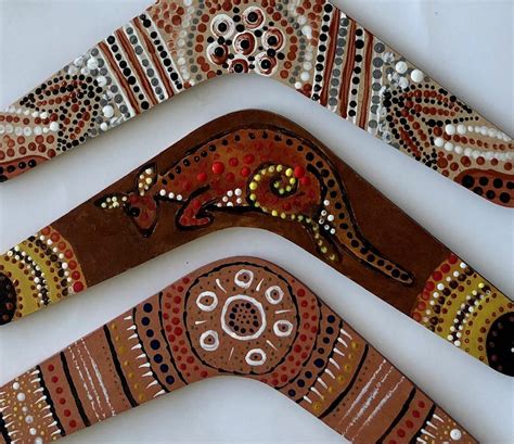 Byron Bay - Fun with Aboriginal Art and Boomerang Painting - 5 May 2023 - Lexis English