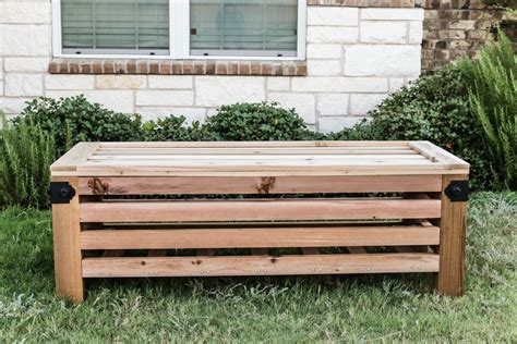 DIY Outdoor Storage Ottoman