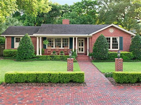 Landscaping Ideas For Brick Ranch Style Homes - naniewandy