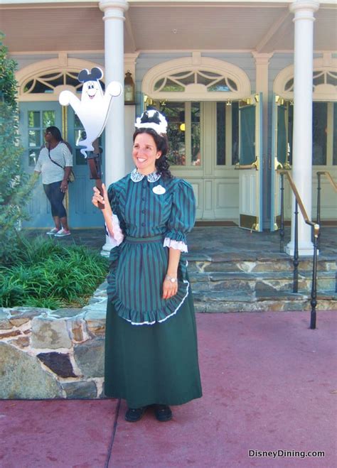 Top 10 Walt Disney World Parks Cast Member Costumes | Disney Dining