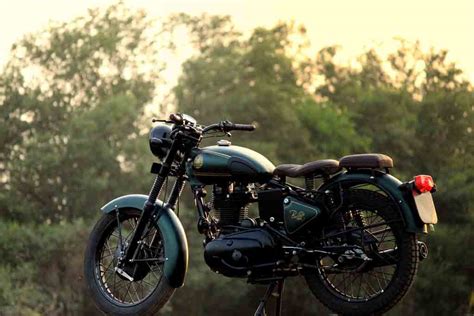 Modified Royal Enfield Bullet 350 Dons True Retro Classic Look