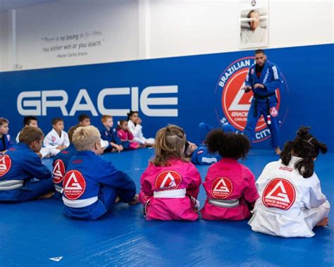 Understanding the BJJ Belt System & Gracie Barra Curriculum