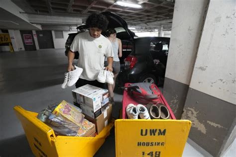 Some UW-Milwaukee dorms lack AC, making move-in challenging