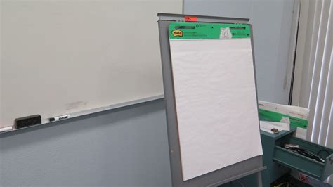 Whiteboard & Large Post-it Paper w/ Stand (CONF.RM) - Oahu Auctions