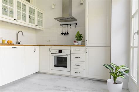 Pros and Cons of Marble Flooring in Kitchens