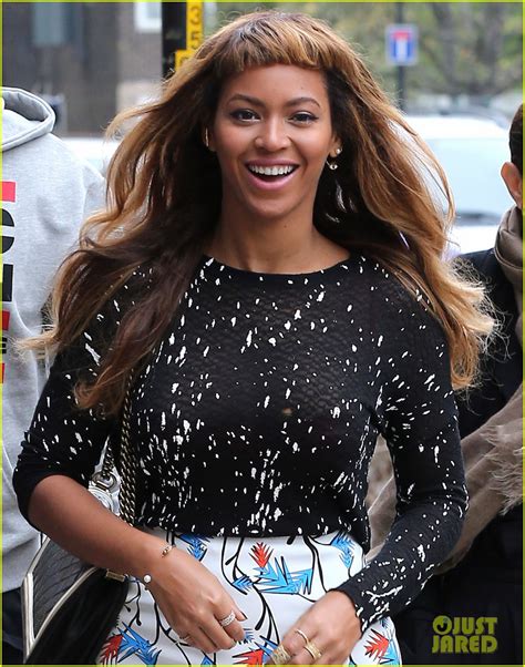 Photo: beyonce jay z all smiles sculture galleries 01 | Photo 3219106 | Just Jared ...