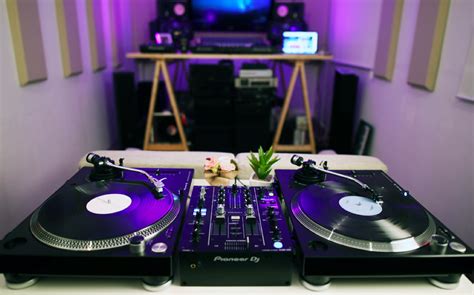 Roundup: The 9 Best DJ Turntables Of 2024 - Digital DJ Tips