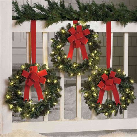 Beautiful and Modern Artificial Christmas Wreaths - Live Enhanced