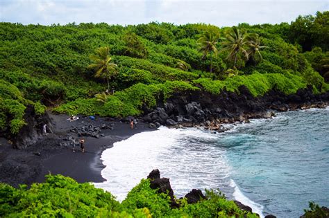 Black Sand Beach Maui! Visit Beach | Global Munchkins