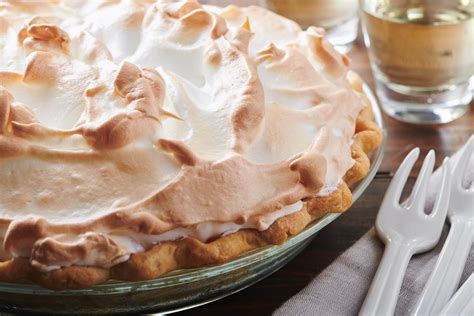 Classic Lemon Meringue Pie Recipe — The Mom 100