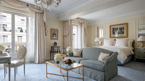 Luxury Paris Hotel Suites & Rooms | Four Seasons George V, Paris