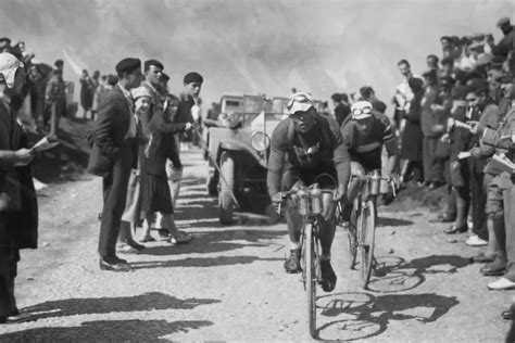 10 Iconic Photographs from the History of Le Tour de France - vol. 3 - We Love Cycling magazine