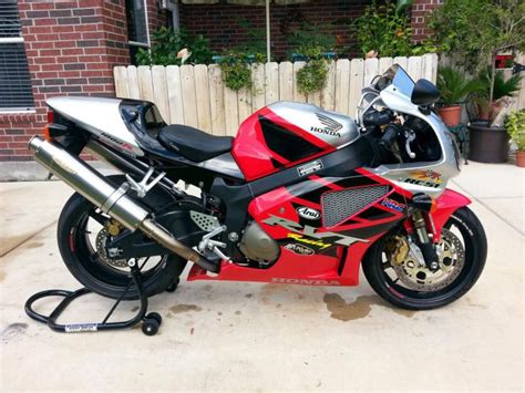 2003 HONDA RC51 *** LOW MILES *** EXTRAS *** for sale on 2040-motos