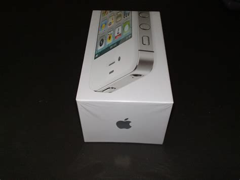 Apple White iPhone 4S Unboxing and First Impressions | Keyables