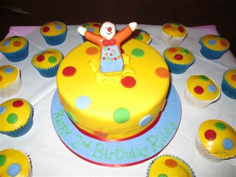 Bright and spotty, it could only be CBeebies Mr Tumble. Lovely cake and cupcakes. | Cbeebies ...