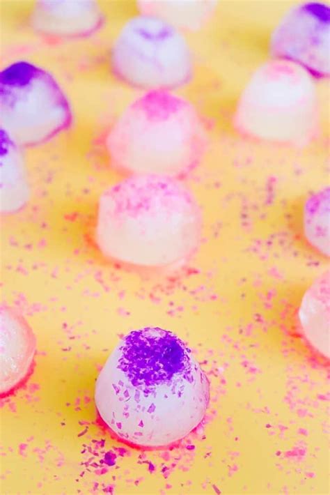 DIY EDIBLE GLITTER ICE CUBES | Bespoke-Bride: Wedding Blog