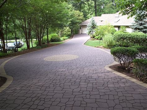 Ennis-Flint©: StreetHeat® Stamped Asphalt Driveway - random slate