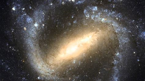 Spiral Galaxy Characteristics / Spiral Galaxy Universe Guide : A spiral galaxy is a type of ...