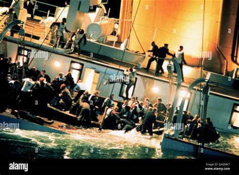 SINKING SCENE, TITANIC, 1997 Stock Photo - Alamy