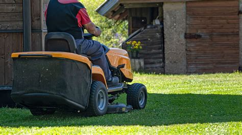 Riding lawn mower with a bagger | Top Ten Reviews