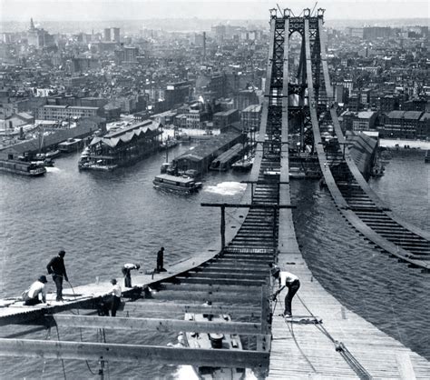 Construction of Manhattan Bridge, preparing to put cables in place