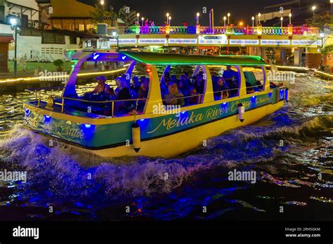 Malacca River Cruise boat sailing down the Malacca river at night Stock Photo - Alamy