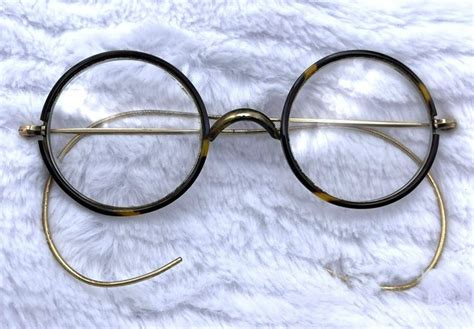 10 Most Valuable Antique Eyeglasses: Identification and Valuation