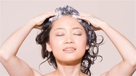 How to Use Sulfate Free Shampoo + Benefits of Switching - Bright Body